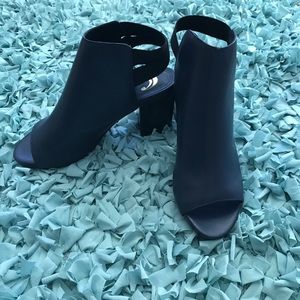 Navy wedge dress shoes